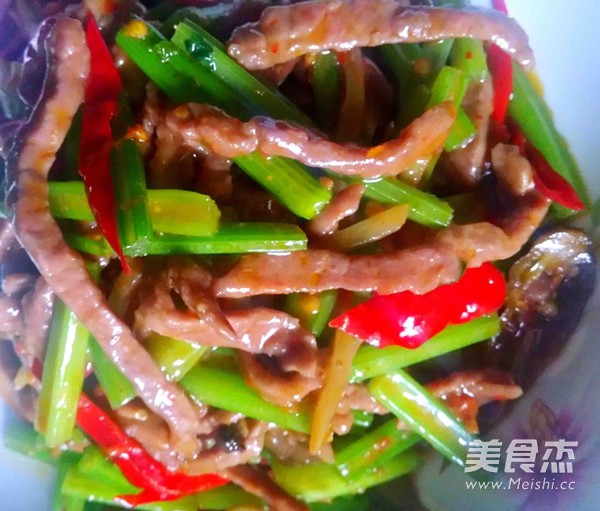 芹菜牛肉丝的做法