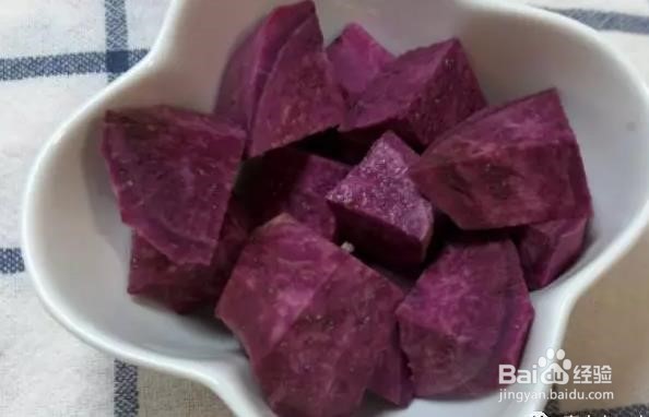 食谱：紫薯水果粥的具体做法