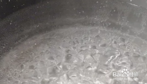 如何去除衣物上的油脂或油渍？