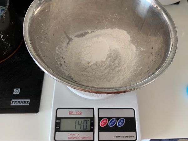 可可爱爱蓝蓝千层草莓蛋糕