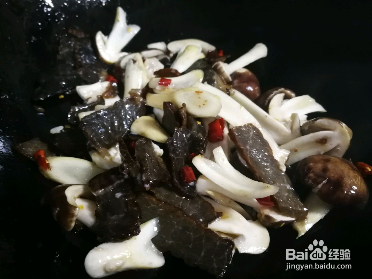 松茸炒腊牛肉的做法