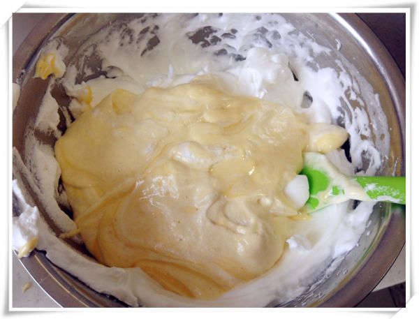 葡萄干戚风蛋糕卷