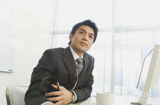 尴尬！第一天上班的菜鸟，撞见上司和女秘书偷情