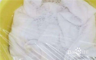 葡萄酒渍弄衣服上如何洗掉