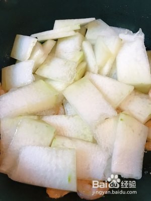 如何制作鲜美的青梅汁虾仁烧姜丝冬瓜