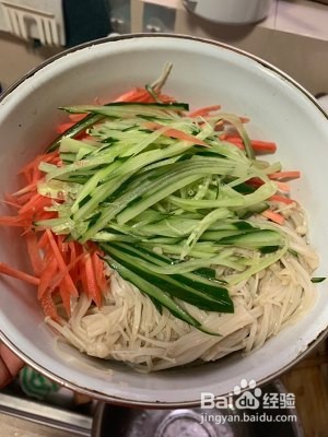 凉拌金针菇黄瓜丝怎么做