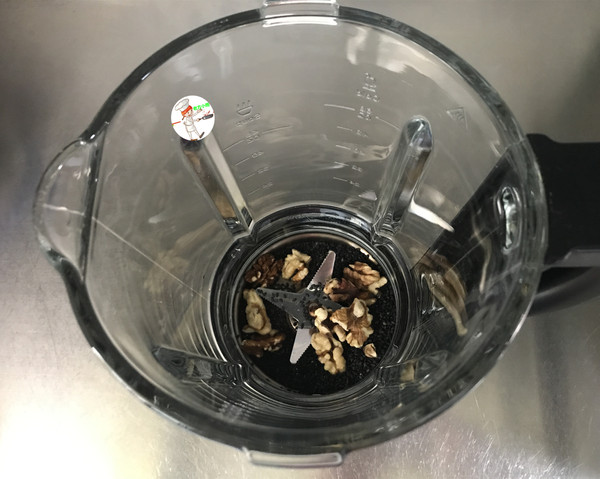 豆浆桃仁芝麻糊