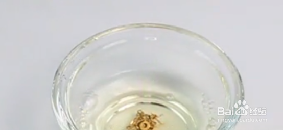 如何清洁黄金首饰