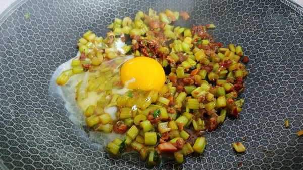 肉酱蛋碎芹菜粉