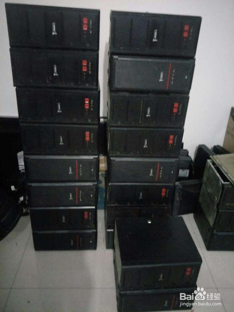 液晶显示器开机,电源指示灯亮,但屏幕无任何显示