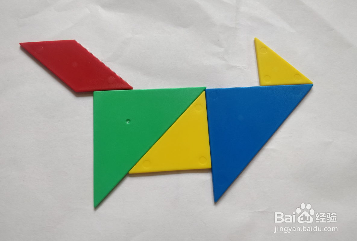 用(蝶式)七巧板怎么拼一只站着的沙皮狗?