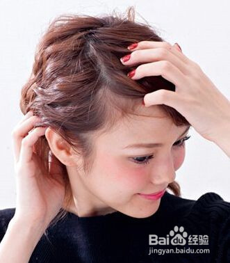 卷发扎发的简单步骤