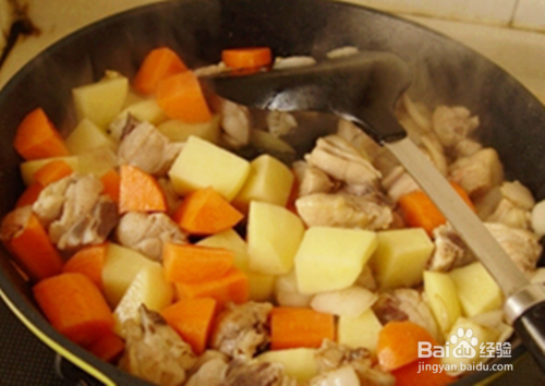 如何制作咖喱鸡肉？