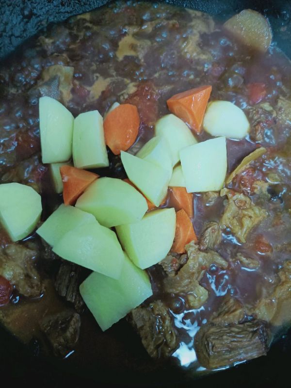 西红柿土豆炖牛腩