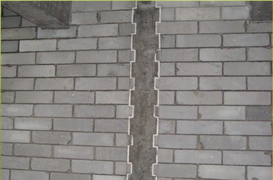 农村自建两层半房地基挖0.8米上面浇筑0.6米圈梁12个构造柱可以吗