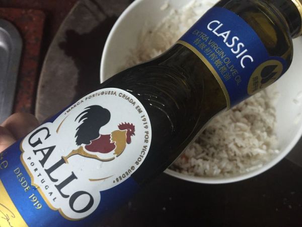 橄香海鲜竹筒饭