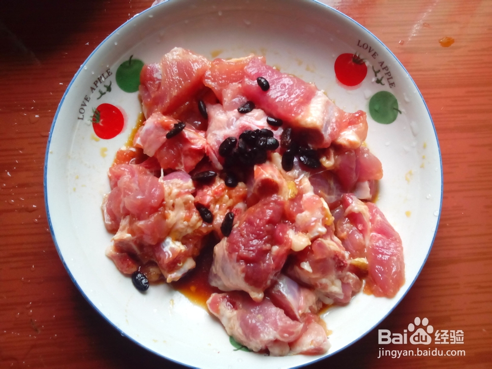 电饭煲蒸菜：[1]蒸排骨