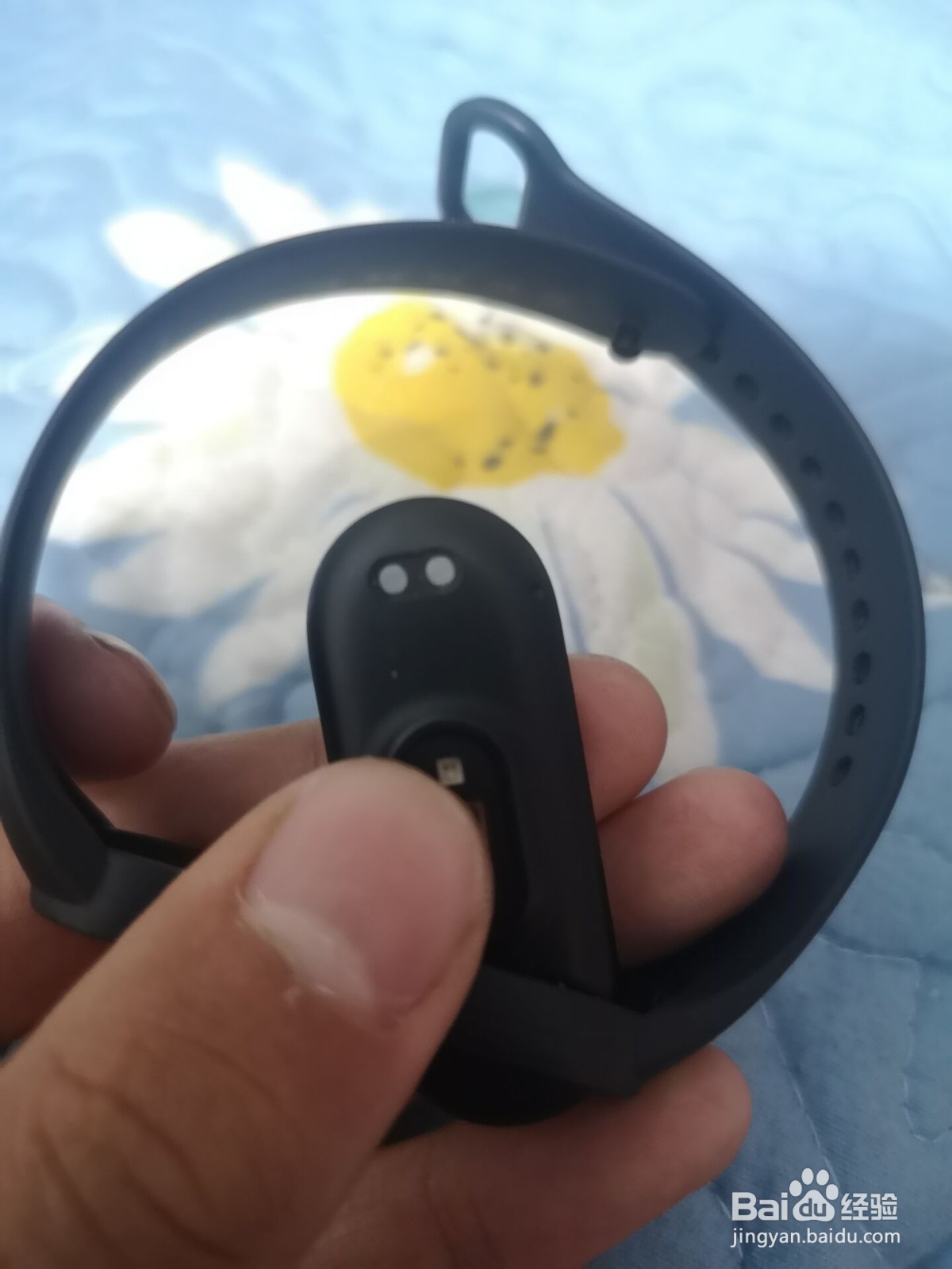 华为荣耀手环6表带怎么拆卸