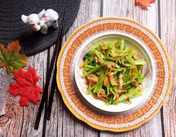 芹菜胡萝卜炒肉丝