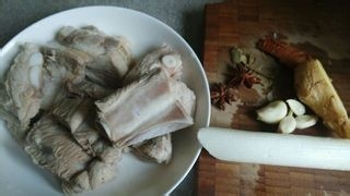 如何制作萝卜烧排骨