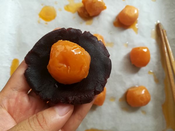 红豆沙蛋黄月饼