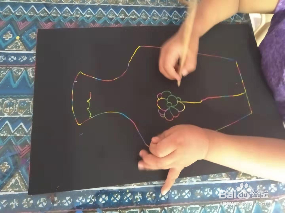 怎么画一张刮画花瓶
