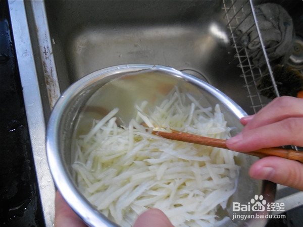 清新可口的凉拌土豆丝的做法