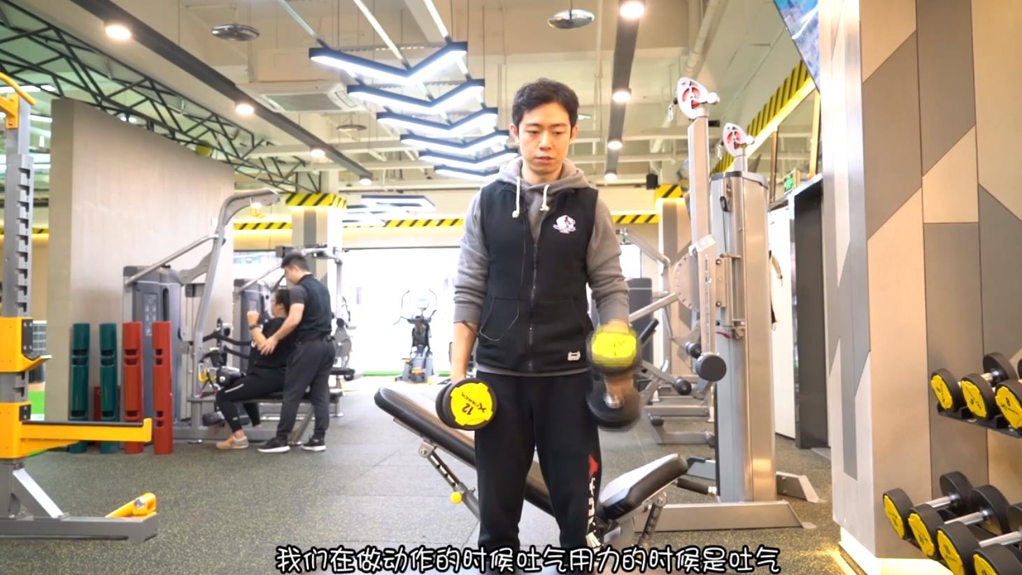 如何锻炼肱二头肌?