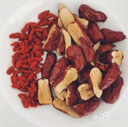 白萝卜炖鸡汤的做法