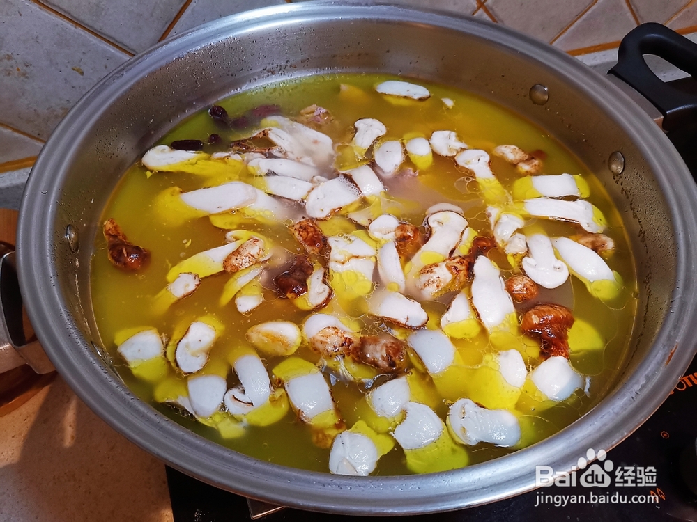 奶奶教你做鲜松茸土鸡汤