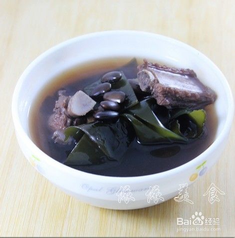 有养发黑发功效的黑豆海带排骨汤