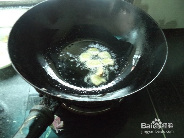 如何制作墨鱼蒸土鸡