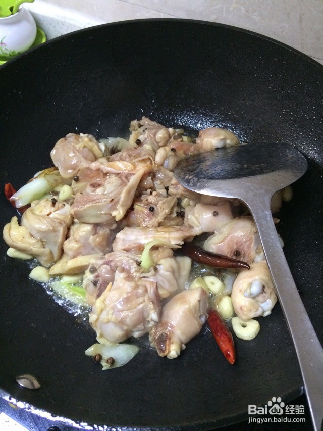 鸡腿肉炒拉条的做法