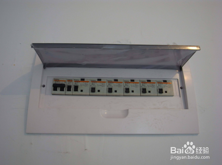 触电了怎么救人自己才不被电