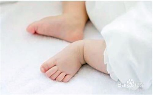 孩子睡觉时该不该穿袜子