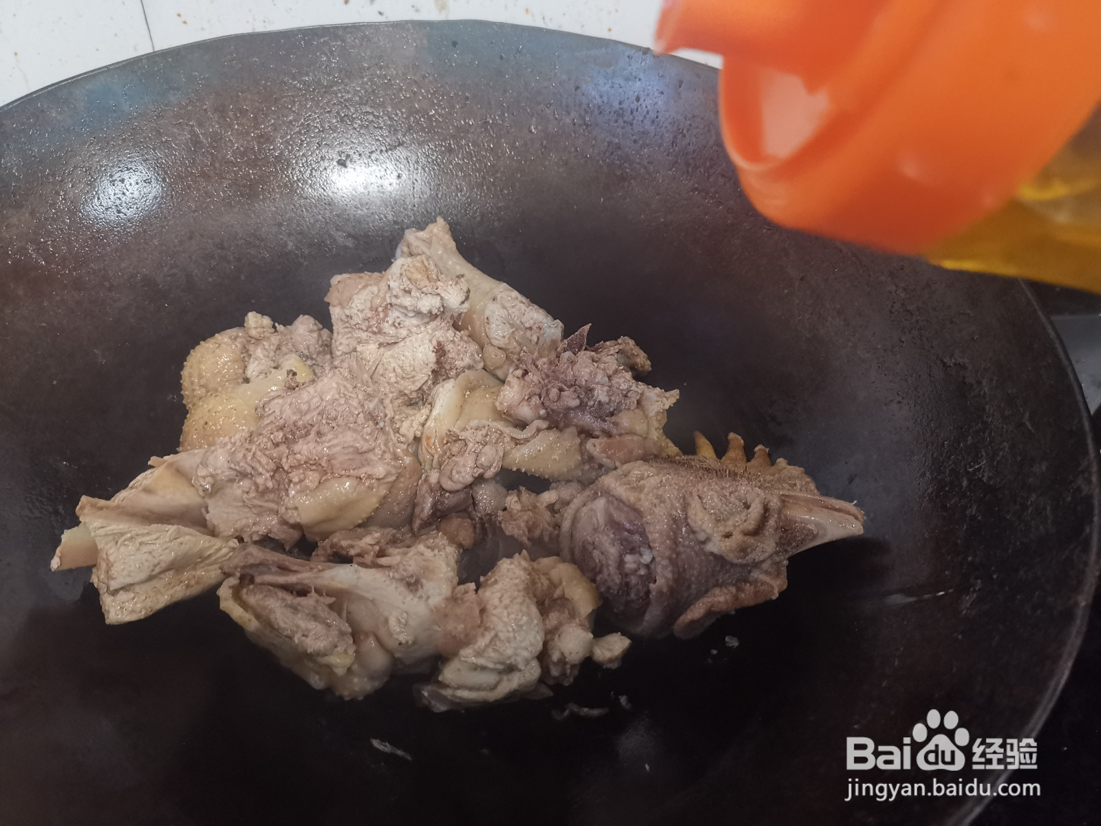 辣酱炖鸡肉土豆块
