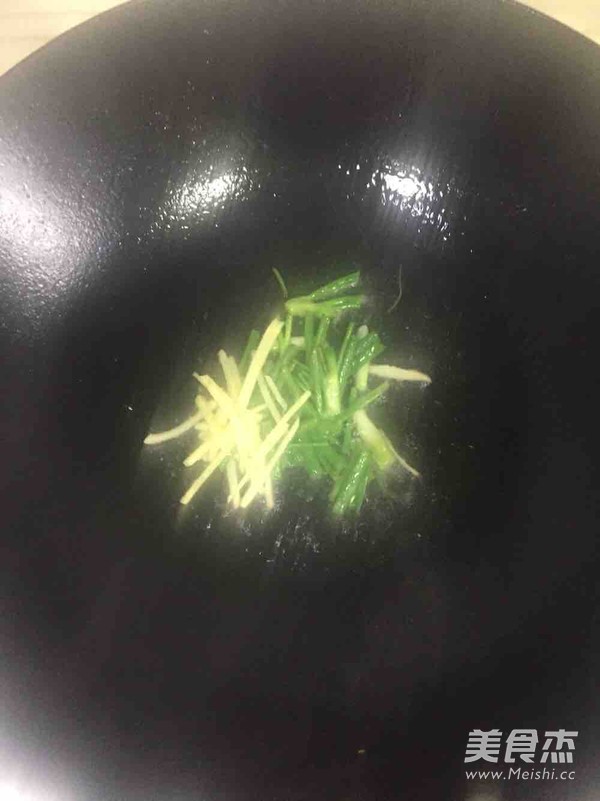 爆炒河虾的做法