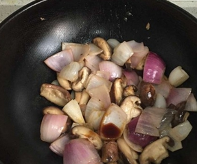 洋葱花菇小炒的做法