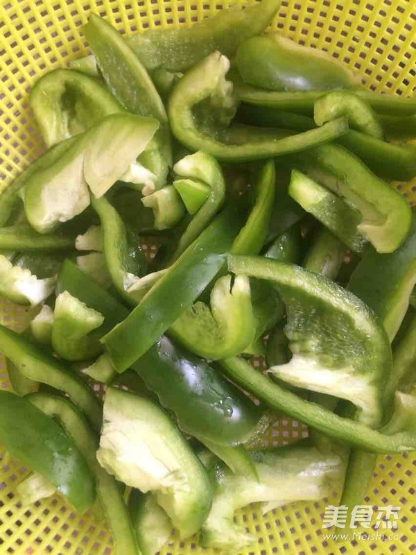 灯笼椒炒肉的做法