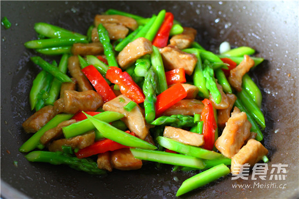 芦笋炒猪柳的做法