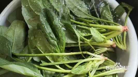 嫩鸭血炒菠菜