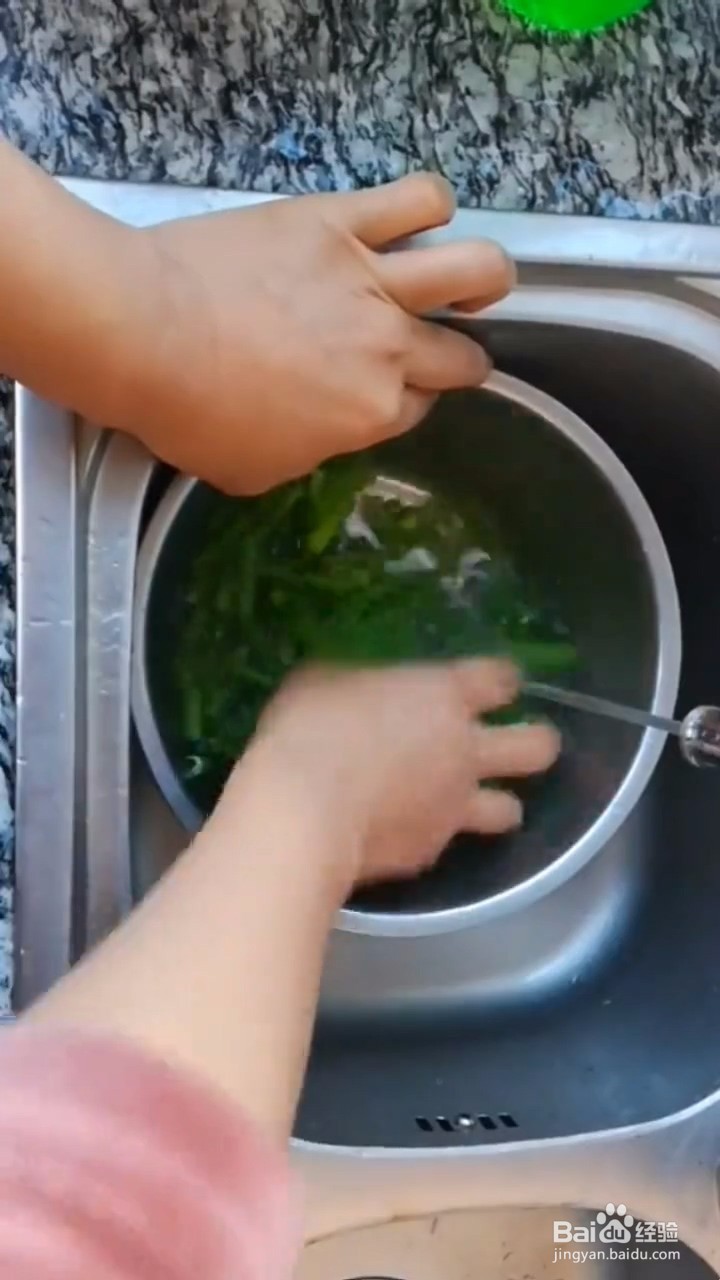 如何自制美味好吃的凉拌芹菜花生米