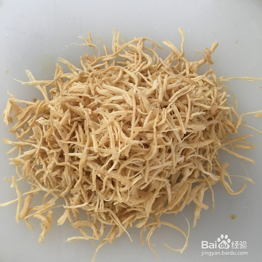 吃剩的咸菜和鸡肉丝怎么做成凉拌？