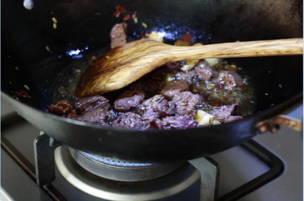 红酒洋葱胡萝卜炖牛肉