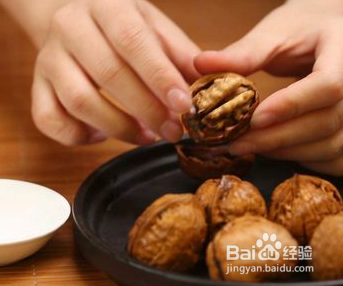 核桃含有良好的脂肪,它对糖尿病患者是一个奇迹