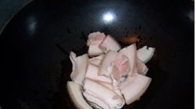 辣白菜炒五花肉怎么做