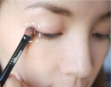 可爱迷人垂眼妆画法详解