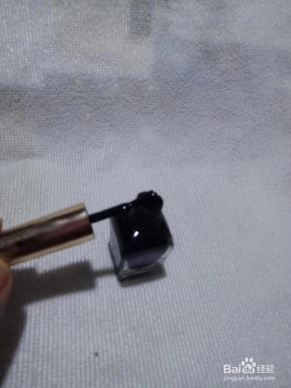 手残党是如何涂指甲油的