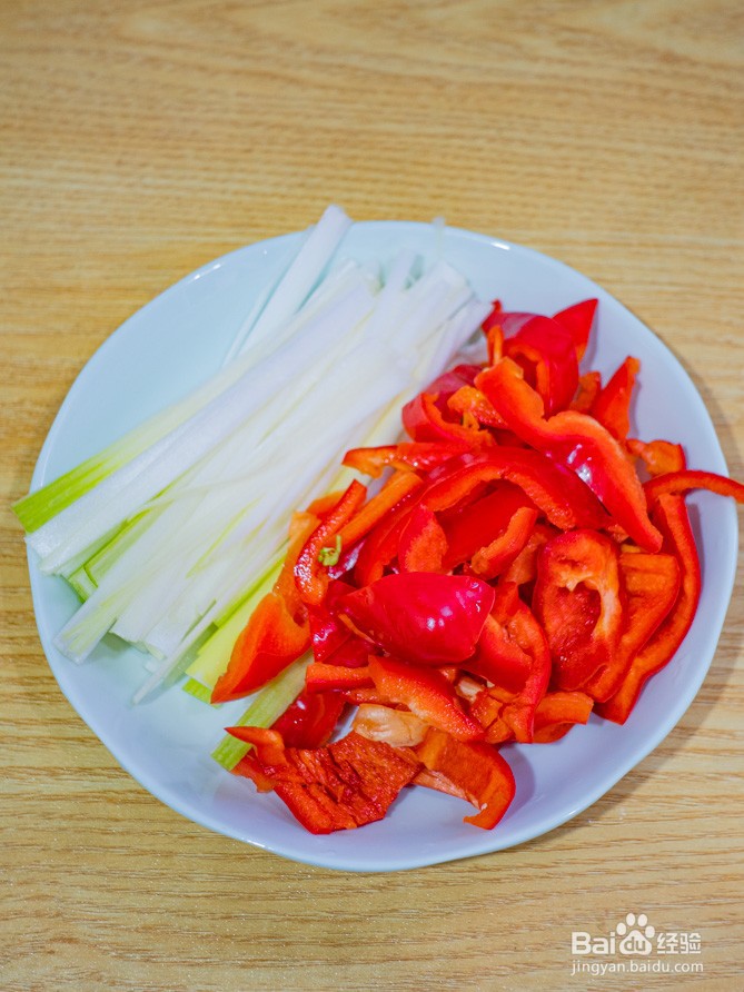 葱烧红椒荷包蛋的做法