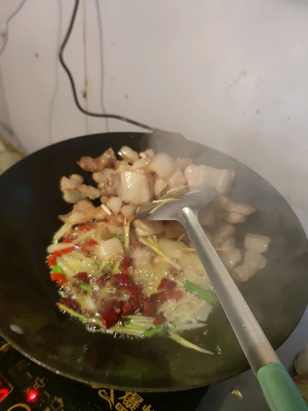 黔西黄粑炒回锅肉